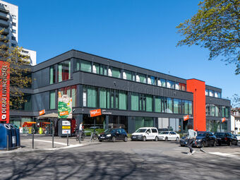 Lebensmittelmarkt unter einem Hotel, Frankfurt am Main